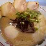 Ramemmamushi - まむしラーメン　￥850　チャーシュー3枚+ワンタン3個+トロ玉1個