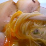 ラーメンまむし - この日のスープは玉子に勝つスープ