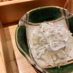 きなり - 豆皿いろいろおつまみ盛り 九種から、しらすおろし。