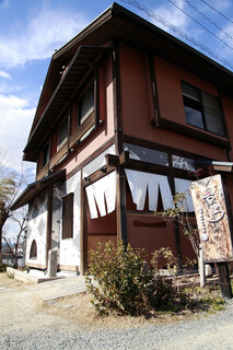Kappou Baru Kyouhiro - 住宅街を進んで突き当たりの茶色い建物が目印です。