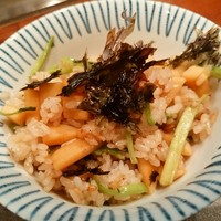 鉄板焼き いわ倉 - 芹と筍のガーリックライス　珠洲の手摘み岩のりをかけて
