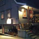 カフェ ルー - 右手の階段を上がります