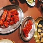 えいゆー - ▲カルビと上カルビの違いは、分厚さと、柔らかさ、質が落ちるとかではなく、それぞれが美味い