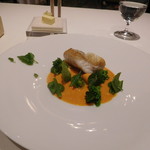 ラ・ベ - 魚料理：アマダイ　クリスピー　インゲンと葉ワサビのピュレ　甲殻類のジュ