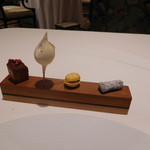 ラ・ベ -  プティ・フール