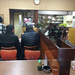 桃乳舎 - 昭和な混み具合