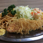 桃乳舎 - サケのフライとポテサラ