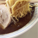 西山製麺の多加水縮れ麺