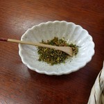 二八そば ひらい - 自家製七味…辛く無いです。柚子や柑橘系の七味です。