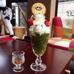 スイーツバー メルティ 100グラム - 自作パフェ＠横のグラスはあとがけラム酒