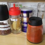 味噌ぶりNoodle みやみや - 卓上の調味料