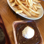 The Veranda - フライドポテト サワークリームと甘辛いソース付き