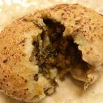 蕎麦料理 すみや - 中には高菜やニラが入ってました。