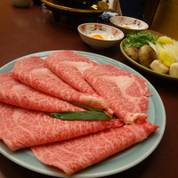 人形町今半 本店 - すき焼きのお肉・奥がお野菜
