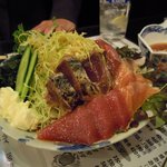 赤札屋 弁慶 - 海鮮サラダ（810円）、これもボリューム満点・刺身がいっぱい