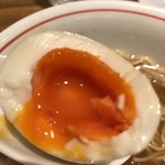 麺尊 RAGE - 【2017.2.23】出汁を吸った味玉。