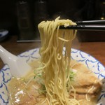 Sandaimenekashi - 細麺で食べやすい。