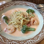 「エビとブロッコリーの生パスタ」1000円