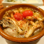 SUe - カキとキノコのアヒージョと全粒粉のパン