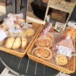 Cachette - 店頭で販売される天然酵母パン