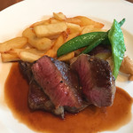 Bistro Vin Vino - サーロインステーキ、ポテトフライ添え