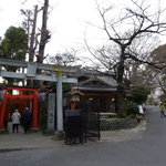 喫茶去 - お店の左手には、鳥居