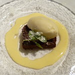 Il Giglio - 紅茶風味のチョコレートケーキ ゴルゴンゾーラのジェラートとバニラのソース