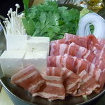 大衆割烹 藤八 - 豚鍋２人前（’11/1）