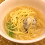 黄龍 - 魚白湯と魚丸子の土鍋煮込み麺…小分けした後