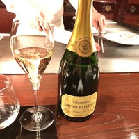 秋田牛鉄板焼 銀座五明 - 最初のシャンパン。バカラのグラスで。