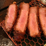 とんかつ マンジェ - ミディアムな揚げ加減