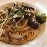 パザパ - チキンとキノコのあっさりパスタ