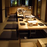 h Ginza Hitsujiya Hanare - ～20名様の宴会が出来る小上がり。パテーションで仕切れるので個室に出来ます。