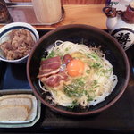 五島うどん うまかっ - 釜たま（甘辛く炊いた肉トッピング）
