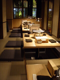 Ginza Hitsujiya Hanare - ～20名様の宴会が出来る小上がり。パテーションで仕切れるので個室に出来ます。