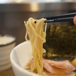 らぅめん考房 ありがた屋 - 麺リフトアップ