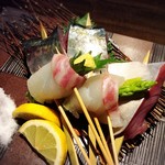 Sumibi Yakitori Tsugumi - こだわりの魚串は鯖や甘鯛の串焼きや、鯛で野菜を巻き上げる野菜巻き串もございます