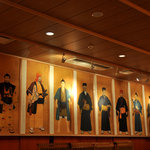 首里天楼別邸 - 壁面には琉球の歴史や人物などが描かれいる