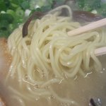 博多ばってんラーメン - 麺のアップ