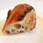 ラ・リューン - メニューB 1575円 のパン