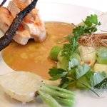 ラ・リューン - メニューB 1575円 の鶏肉と野菜とフルーツの一皿