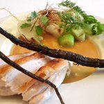 ラ・リューン - メニューB 1575円 の鶏肉と野菜とフルーツの一皿