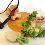 ラ・リューン - メニューB 1575円 の鶏肉と野菜とフルーツの一皿