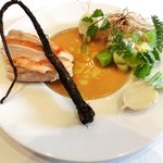 ラ・リューン - メニューB 1575円 の鶏肉と野菜とフルーツの一皿