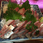 天一 - 手前が白鯵小  奥が白鯵 大