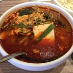 さんか亭 - 【2017年01月】赤・白ダブルランチの赤はユッケジャンスープ。