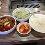 さんか亭 - 【2017年01月】赤・白ダブルランチ＠1,000円提供時（サラダ食べ終わっちゃった）。