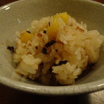 坐忘林 - 蘭越産ななつぼしを使って越冬じゃがいもごはん、赤だし、つけもの