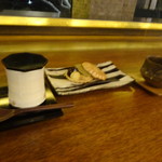 坐忘林 - 水菓子　余市産洋なしのすりおろしヨーグルト　
      甘味　ほうじ茶最中