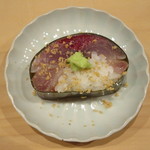 寿司つばさ - 〆鯖の松前、一口で(山葵は自己責任？)